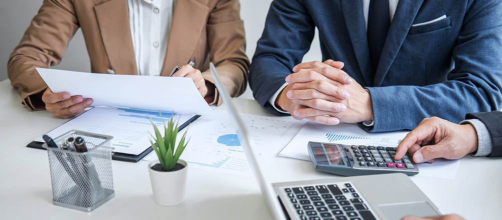 Landscapers_Discussing_Cost_Of_Hydroseeding-dusuk